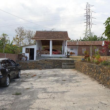 Spot On 1746 Putri Kuning Residence Banyuwangi  Exterior foto