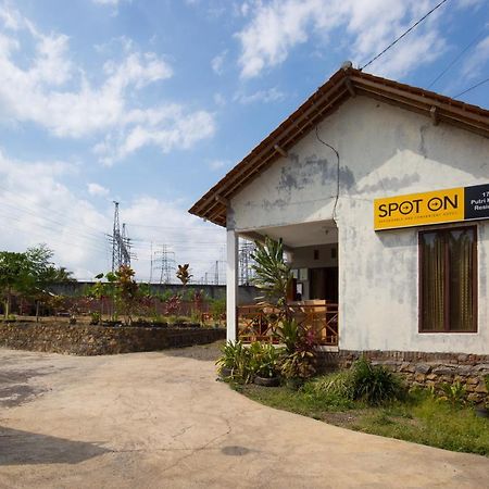 Spot On 1746 Putri Kuning Residence Banyuwangi  Exterior foto
