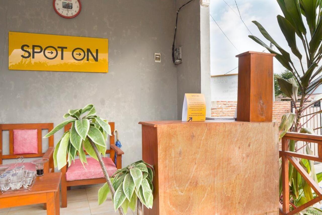 Spot On 1746 Putri Kuning Residence Banyuwangi  Exterior foto