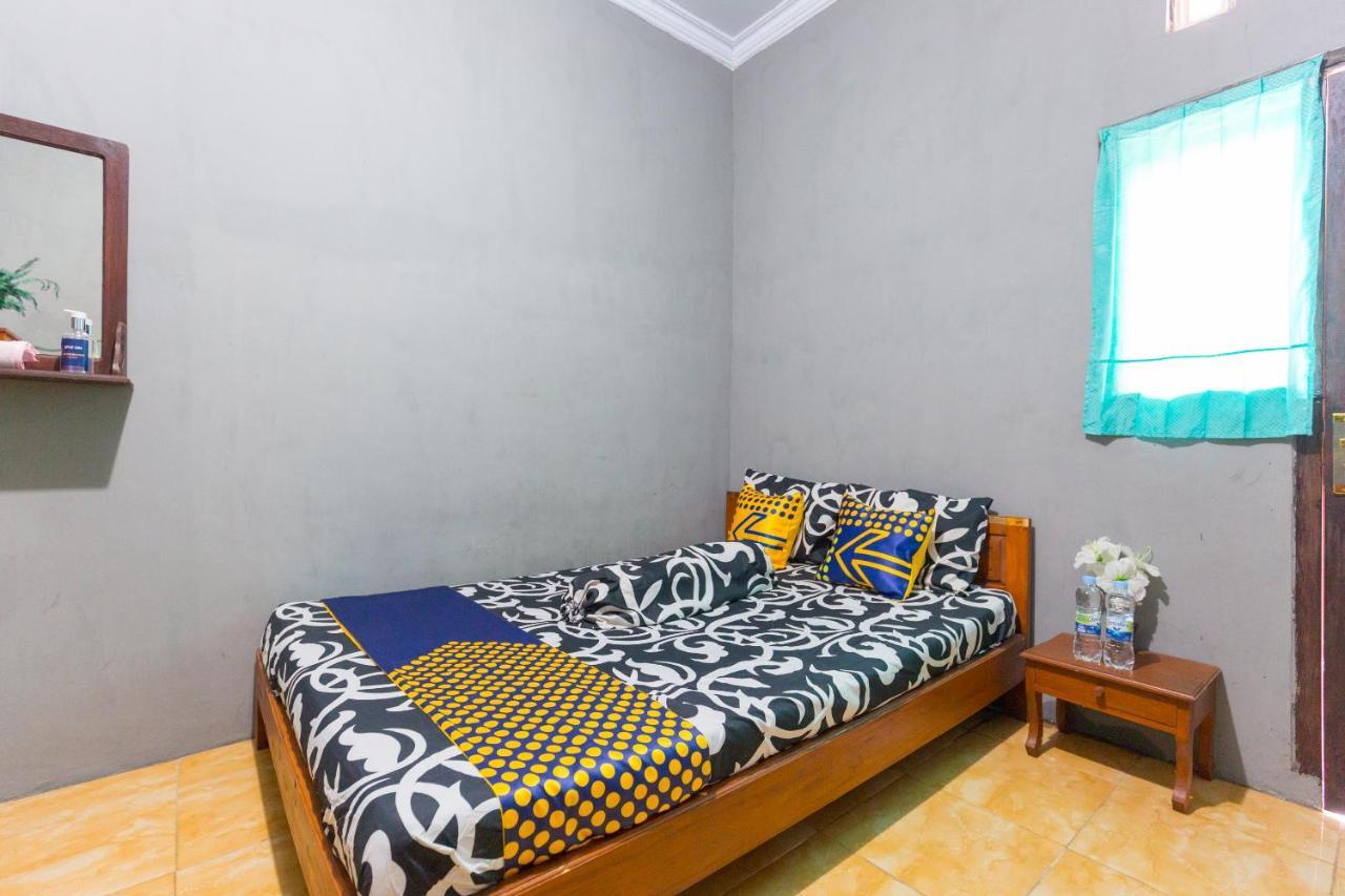 Spot On 1746 Putri Kuning Residence Banyuwangi  Exterior foto