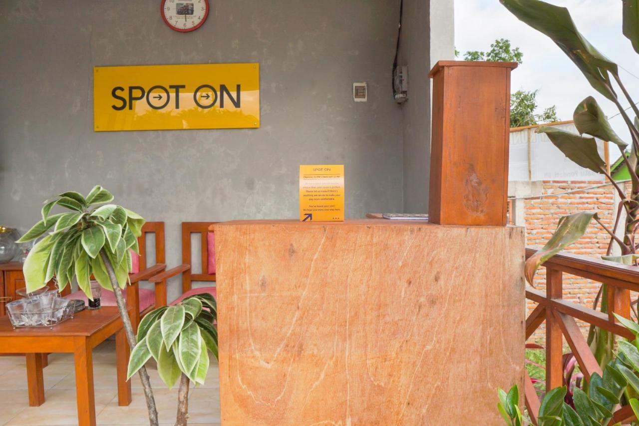 Spot On 1746 Putri Kuning Residence Banyuwangi  Exterior foto