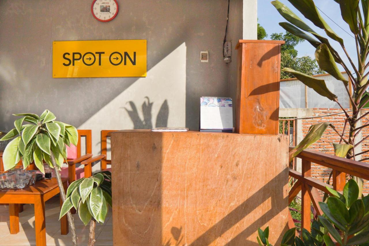 Spot On 1746 Putri Kuning Residence Banyuwangi  Exterior foto