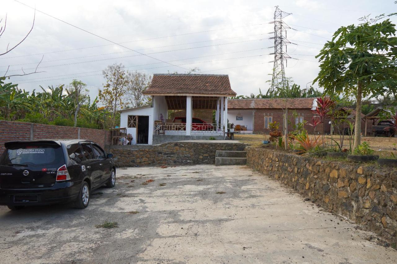 Spot On 1746 Putri Kuning Residence Banyuwangi  Exterior foto