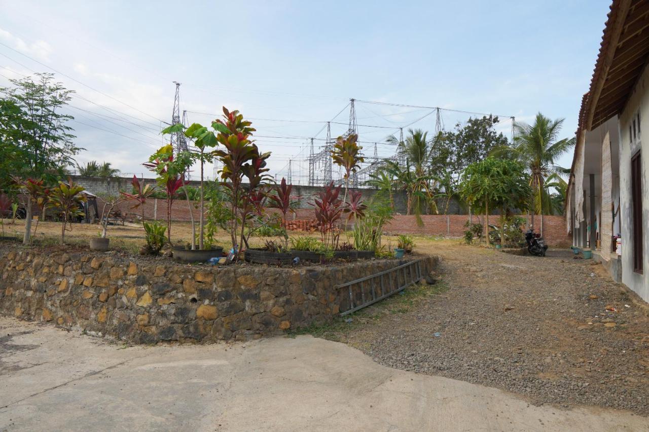 Spot On 1746 Putri Kuning Residence Banyuwangi  Exterior foto