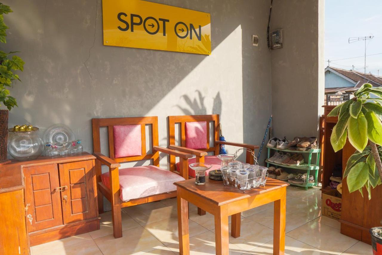 Spot On 1746 Putri Kuning Residence Banyuwangi  Exterior foto