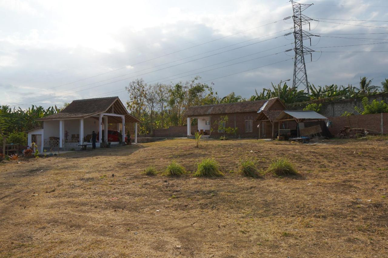 Spot On 1746 Putri Kuning Residence Banyuwangi  Exterior foto